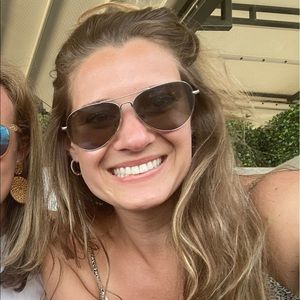 Meet your Posher, Whitney